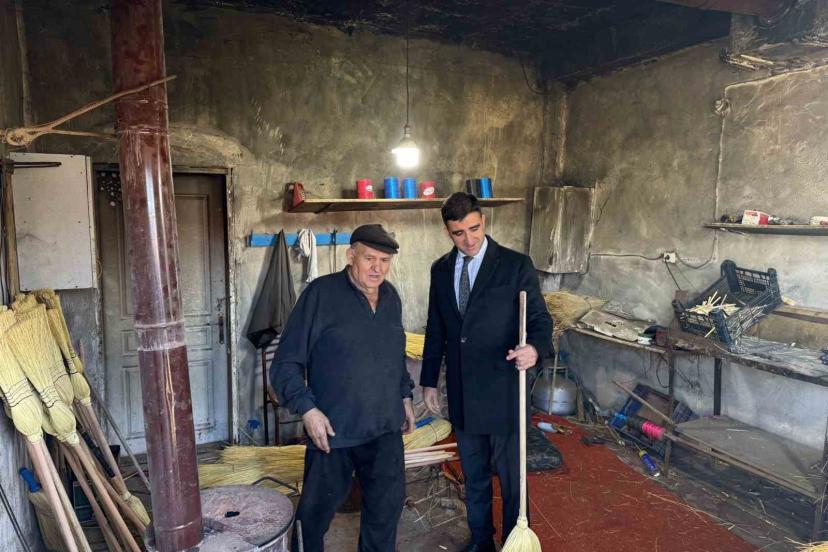 30 yıldır süpürge yapıyor, "bu meslek benim ömrüm" diyor