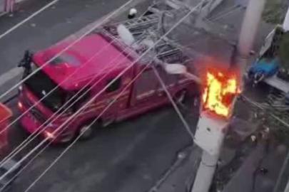 Aşırı yüke dayanamayan trafo alev aldı