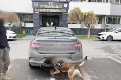 Bir otomobilde 56 kilo esrar ele geçirildi