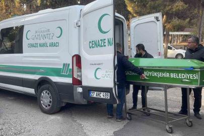 Boşandığı eşi tarafından öldürülen kadının cenazesi morga kaldırıldı