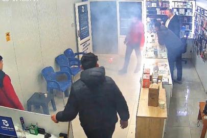Cep telefonu tamir sırasında alev aldı