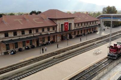 Depremlere direnen yapı: Erzincan Tren Garı