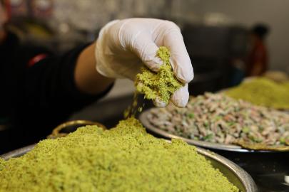 Fıstık fiyatları arttı: Sahtekarların kullandığı gıda boyası ve bezelyeye dikkat