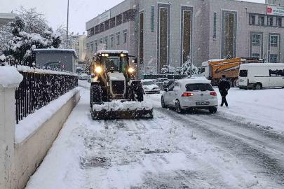 Haliliye Belediyesi ekiplerinden karla yoğun mücadelede