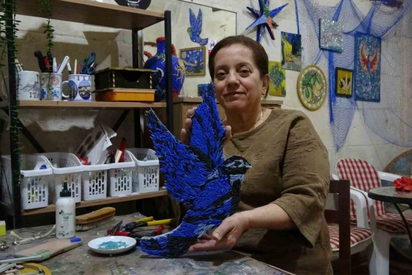 Hobi olarak başladığı mozaik sanatında dünyaya açılmak istiyor