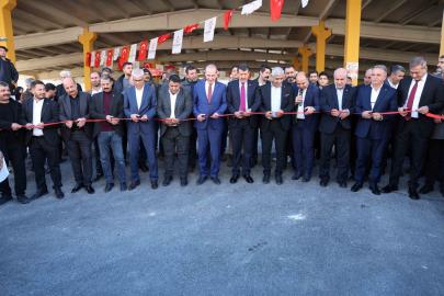 Karaköprü’de modern semt pazarı hizmete girdi