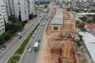 Köprülü kavşak inşaatını durduran pide fırını mahkeme kararıyla yıkıldı