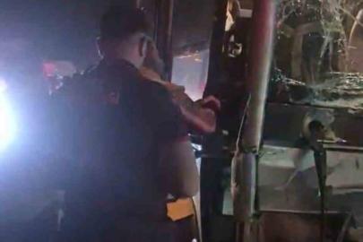 Otobüs ile çekici çarpıştı: 11 yaralı