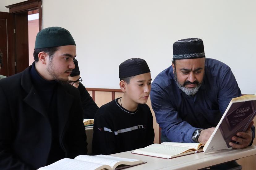 Özbek ve Alman Gençlerin Kur’an eğitimi yolculuğu