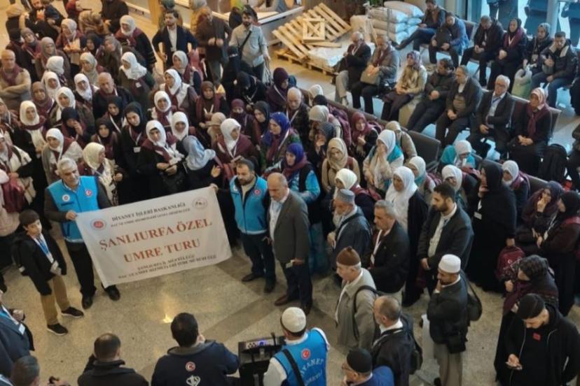 Özel umre yolcuları dualarla uğurlandı