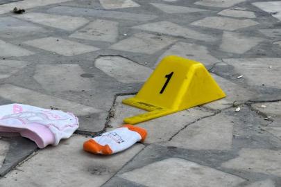 Sinir krizi geçiren anne bebeğini pencereden attı