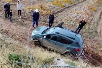 SUV tipi araç devrildi, yolcular yara almadan kurtuldu