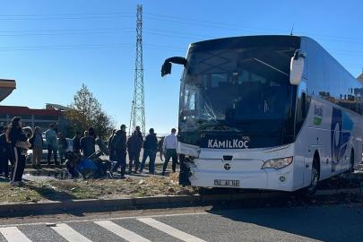 Yolcu otobüsü ile traktör çarpıştı: 1 yaralı
