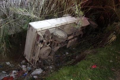 Alkollü sürücü polislerden polis istedi: "Emniyeti arayın buraya polis ekipleri gelsin"