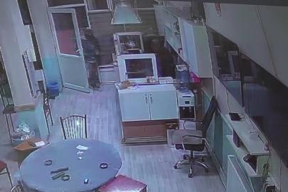 Altın ve dövizlerini 3 aydır yanında taşıyan adam gasp edildi