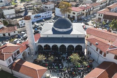 Asrın felaketinde yerle bir olan Habibi Neccar Camii'nde 6 Şubat'ın ardından ilk cuma namazı kılındı