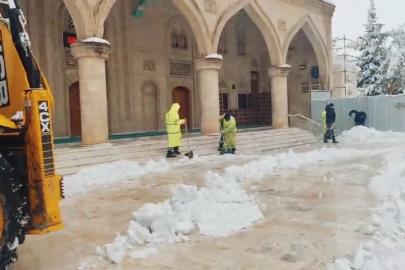 Eyyübiye’de Camiler ve Yollar Kardan Temizlendi