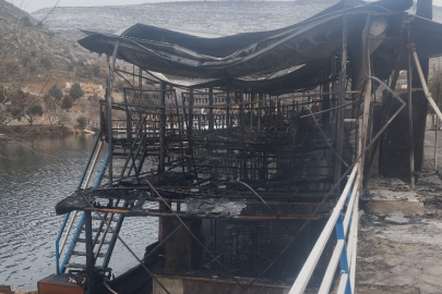 Halfeti'de bir dubada yangın