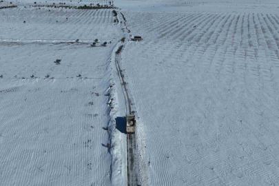Kırsal mahalle yolları iş makineleri ile açılıyor