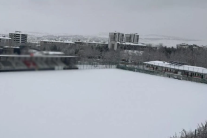 Şanlıurfa’da amatör maçlara kar engeli