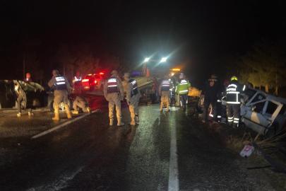 Şanlıurfa’da iki araç kafa kafaya çarpıştı: 7 yaralı