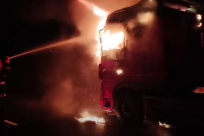 Şanlıurfa’da TIR alevlere teslim oldu