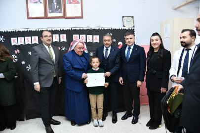 Vali Şıldak, karne dağıtım törenine katıldı