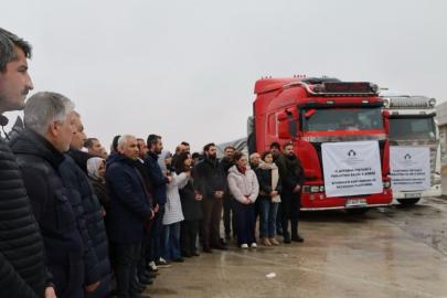 Yardım konvoyu Suriyeli mazlumlar için sınırda