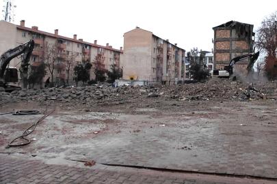 Yenişehir sosyal evler anılarla birlikte yıkılıyor