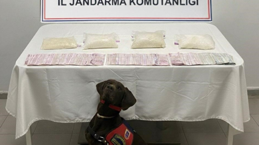 4 kilogram uyuşturucu ele geçirildi: 3 gözaltı