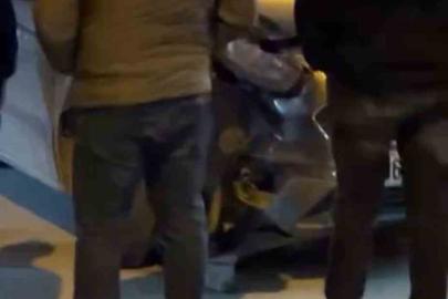 İki otomobil kafa kafaya çarpıştı