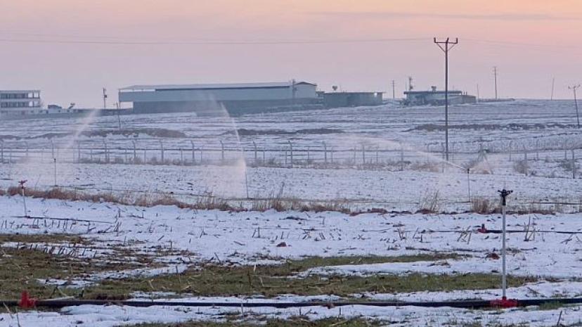 Karlı havada bile kaçak elektrikle sulama yaptılar
