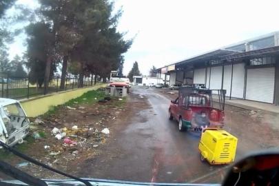 Kasada oturan çocuk düşme tehlikesi geçirdi