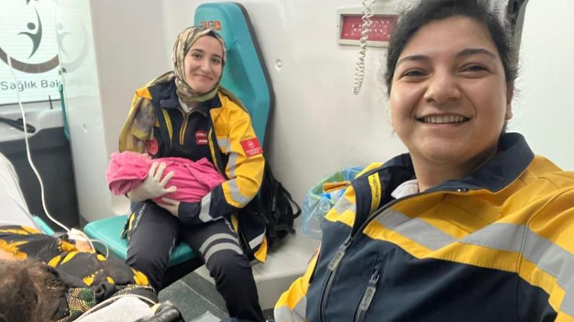 Şanlıurfa’da ambulansta doğum heyecanı
