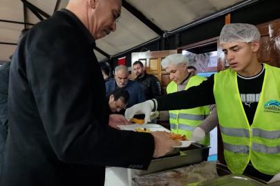 Eyyübiyeliler Aynı Sofrada Aynı Duada Buluşuyor