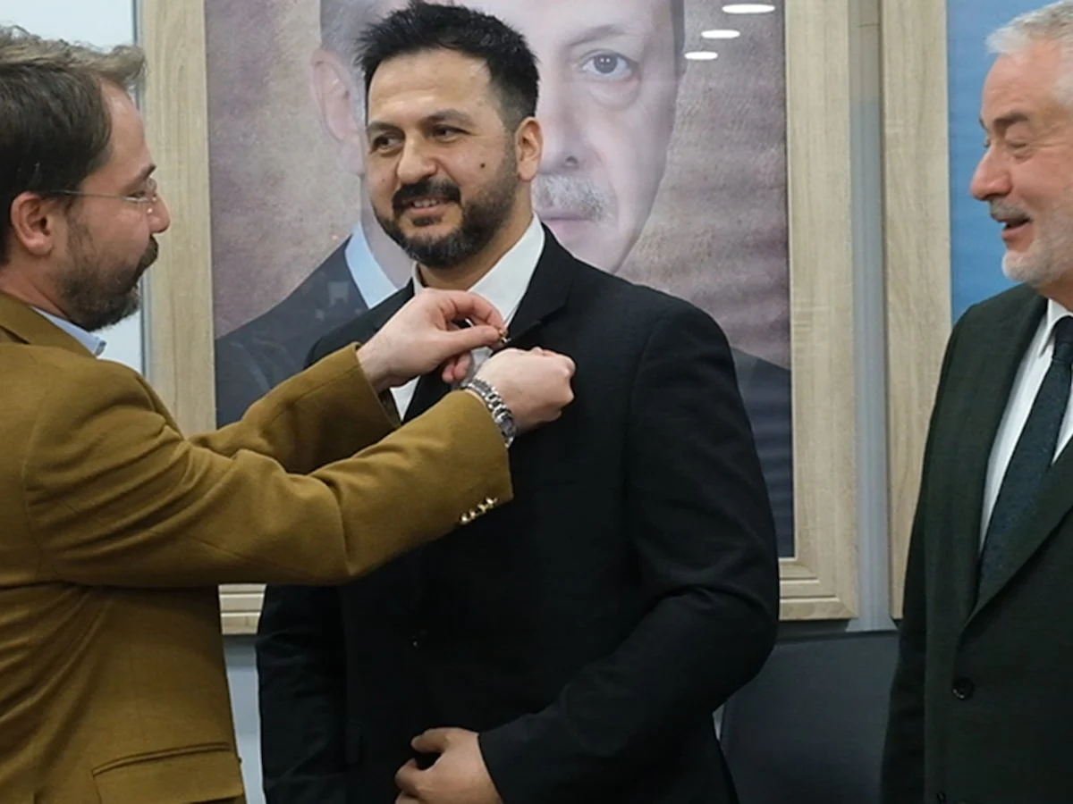 Isparta’da iki meclis üyesi AKP’ye katıldı