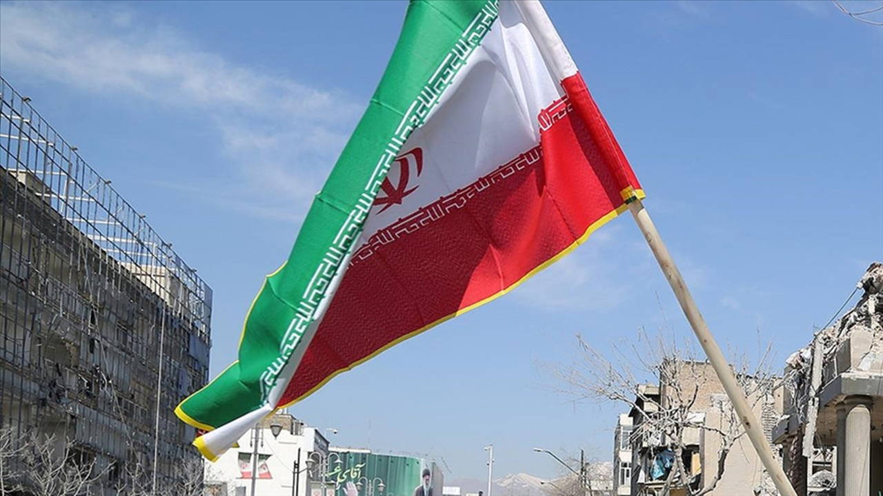 İran’dan Hürmüz Boğazı Uyarısı: “Abluka Sürerse Karşılık Veririz”