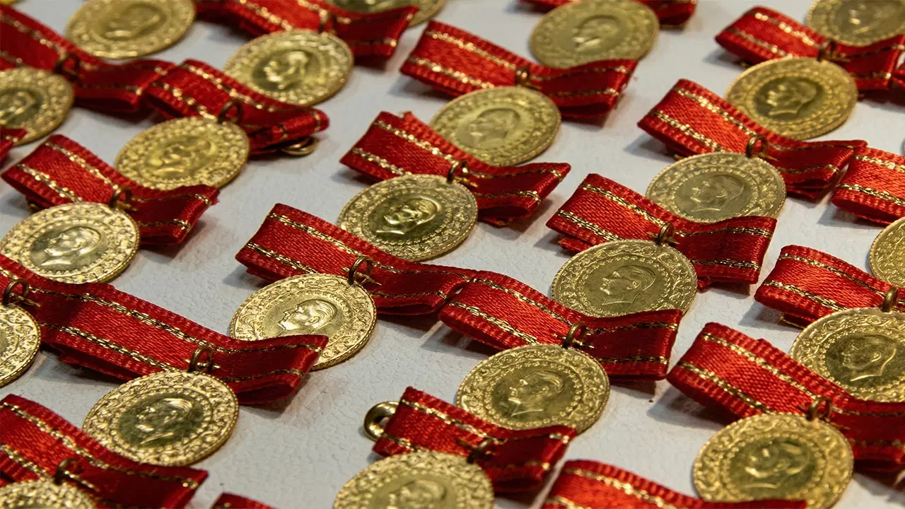 Altın Fiyatlarında Dalgalanma! Gram, Çeyrek ve Cumhuriyet Altını Ne Kadar Oldu?