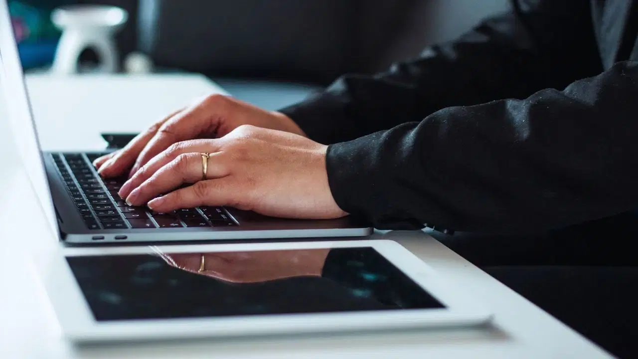 Yapay Zeka Zihnimizi Tembelleştiriyor mu? Yaratıcılık Alarm Veriyor!